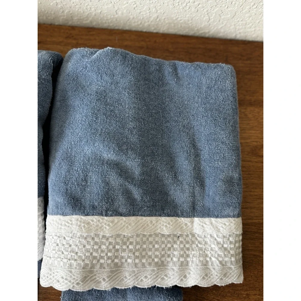 Avanti vintage towel